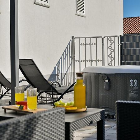 Luxury Apartment With Garden Jacuzzi And Wellness Trogir Dış mekan fotoğraf