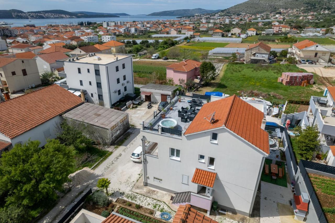Luxury Apartment With Garden Jacuzzi And Wellness Trogir Dış mekan fotoğraf