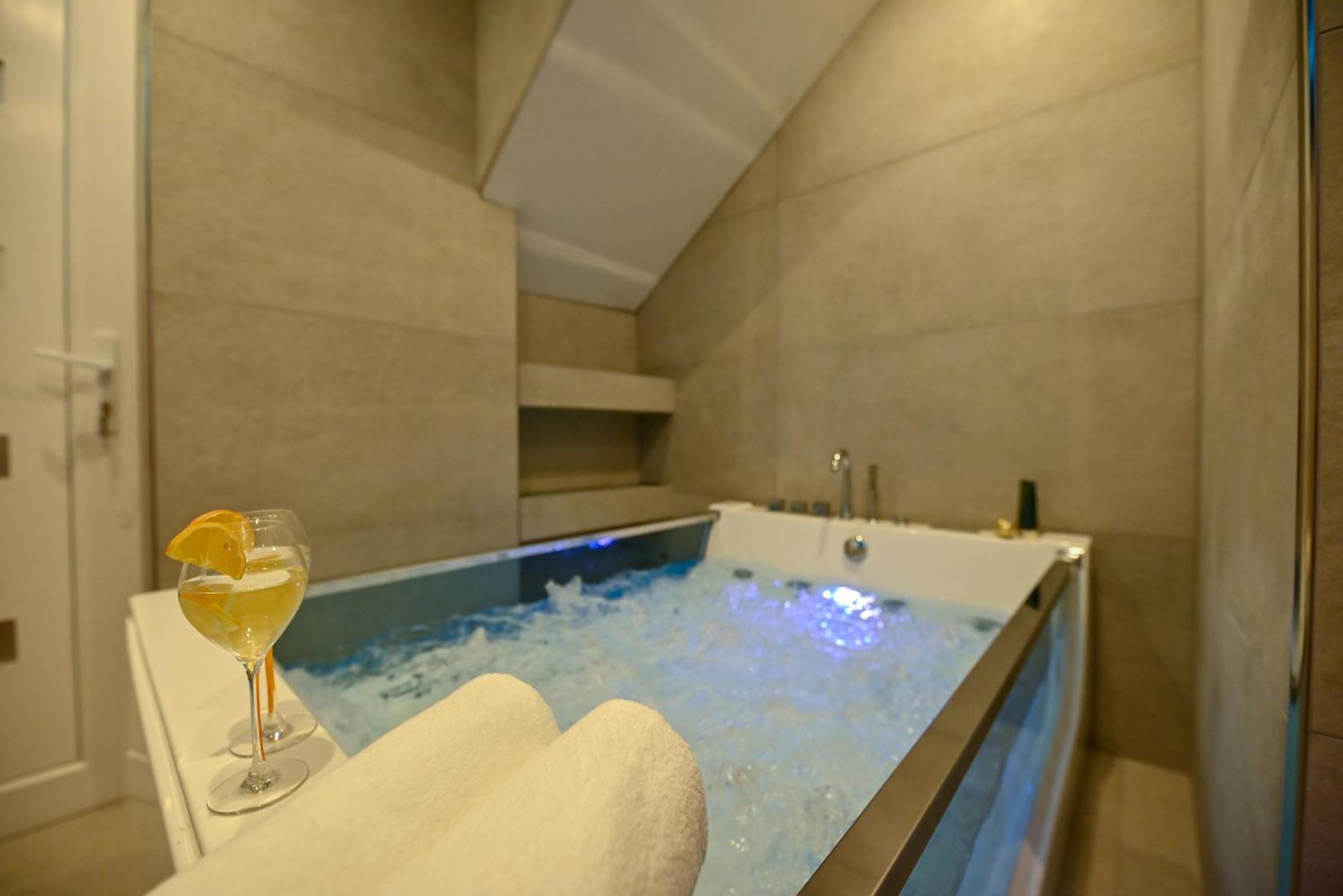 Luxury Apartment With Garden Jacuzzi And Wellness Trogir Dış mekan fotoğraf
