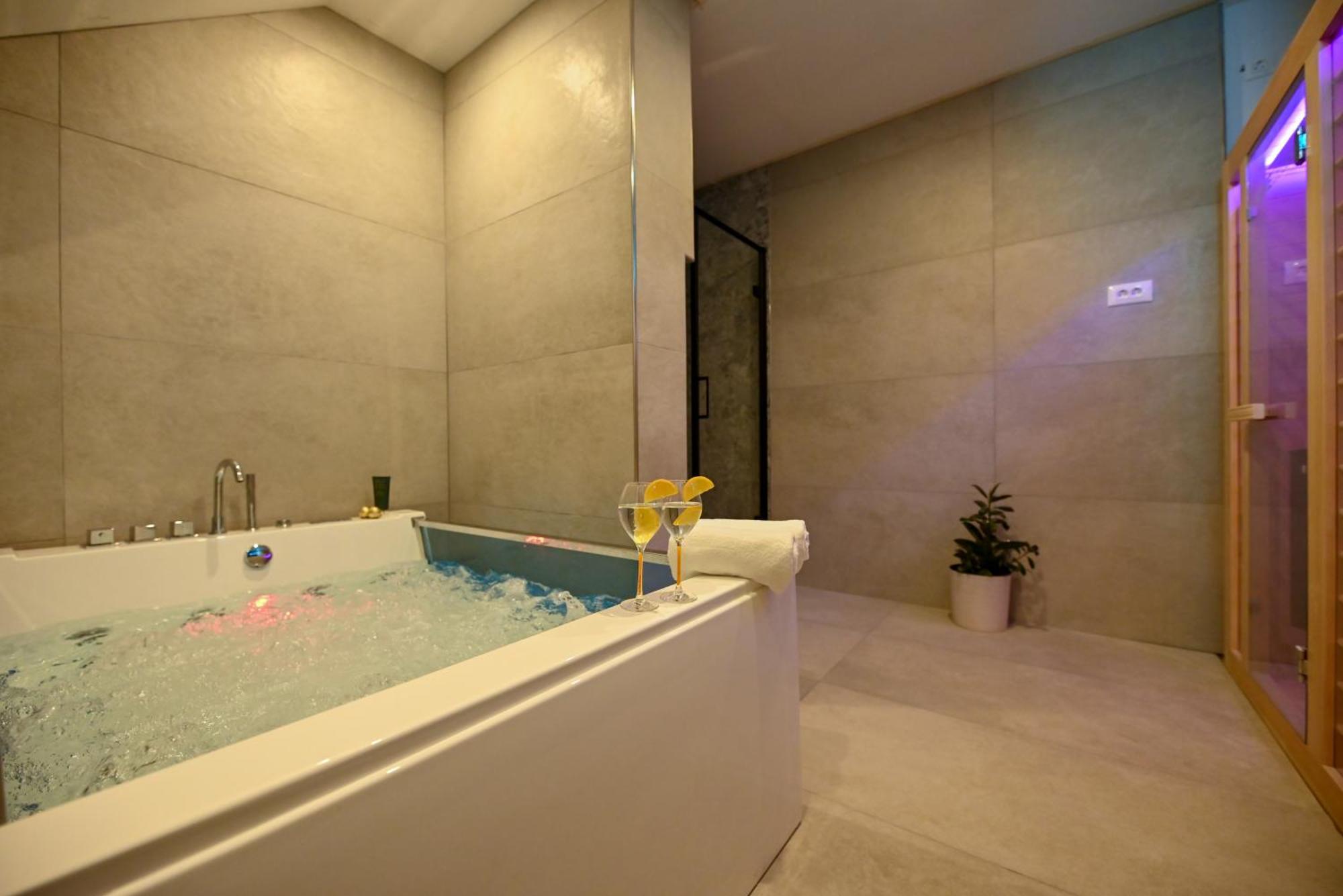 Luxury Apartment With Garden Jacuzzi And Wellness Trogir Dış mekan fotoğraf