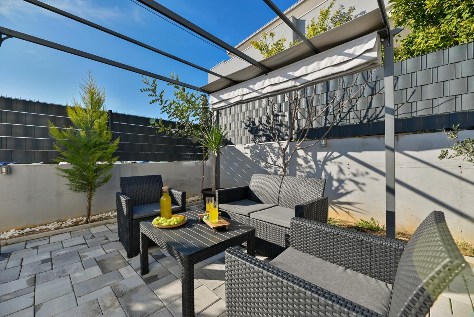 Luxury Apartment With Garden Jacuzzi And Wellness Trogir Dış mekan fotoğraf