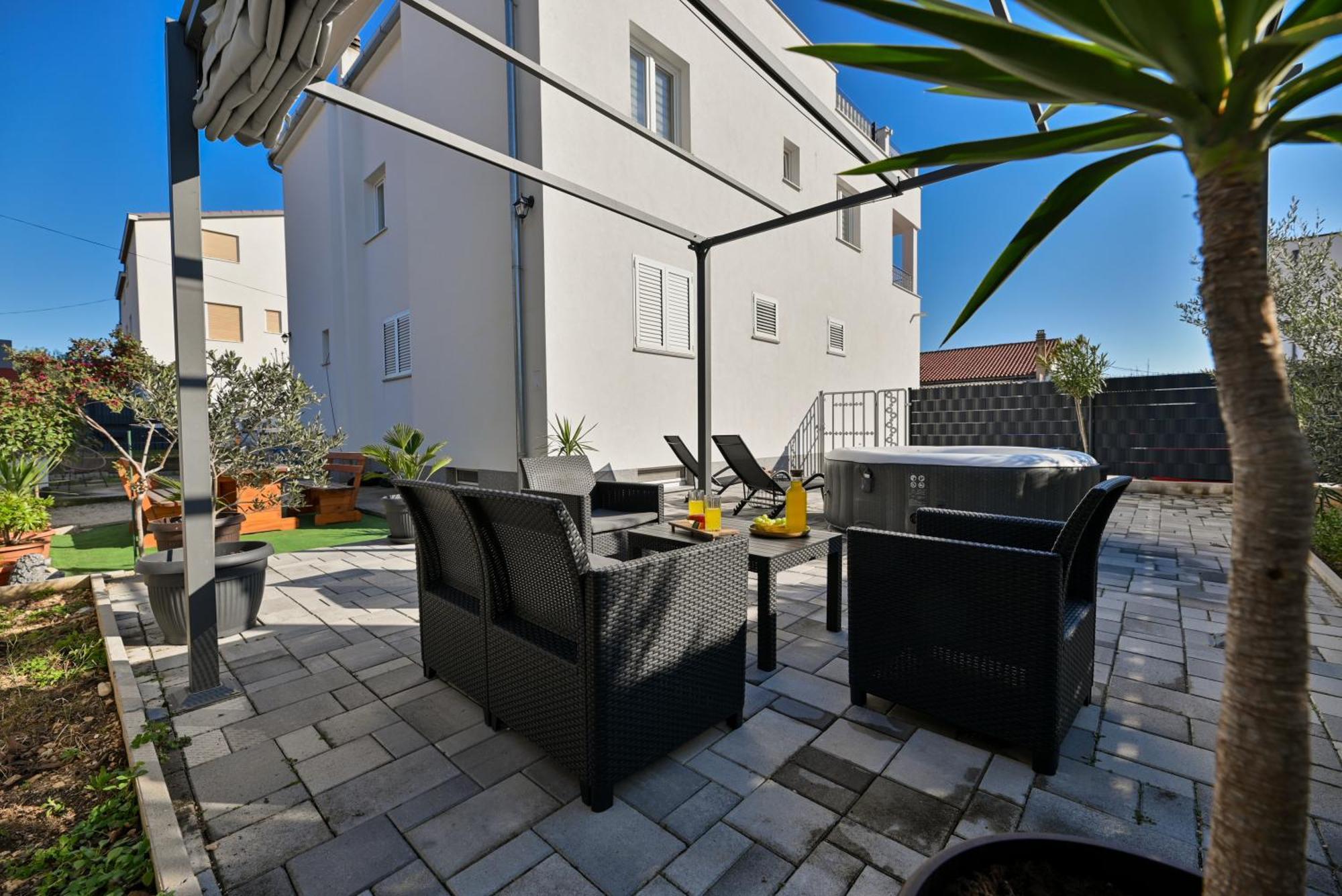 Luxury Apartment With Garden Jacuzzi And Wellness Trogir Dış mekan fotoğraf