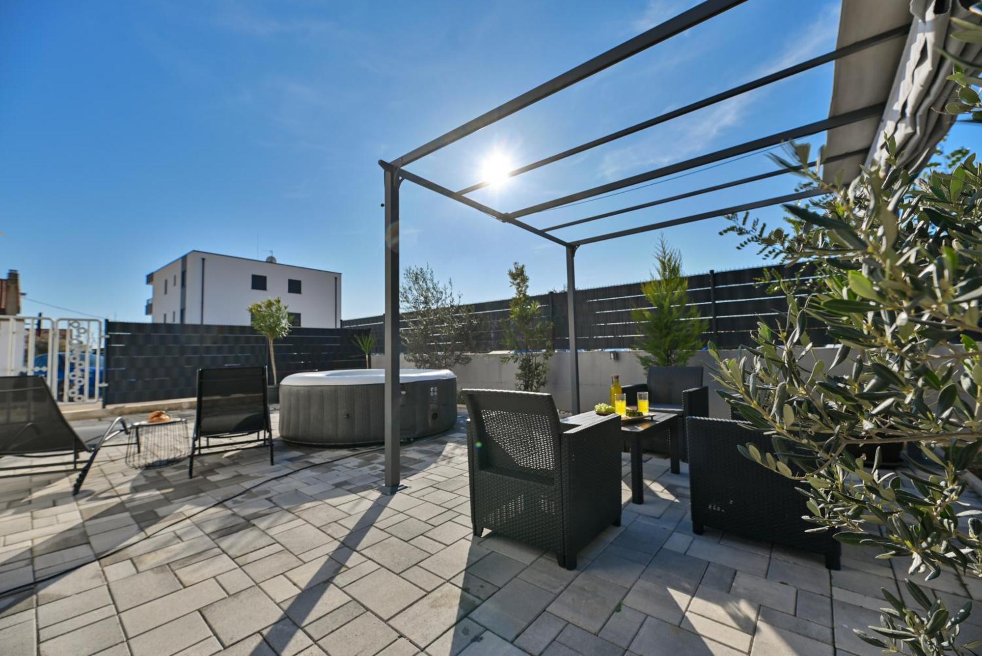 Luxury Apartment With Garden Jacuzzi And Wellness Trogir Dış mekan fotoğraf