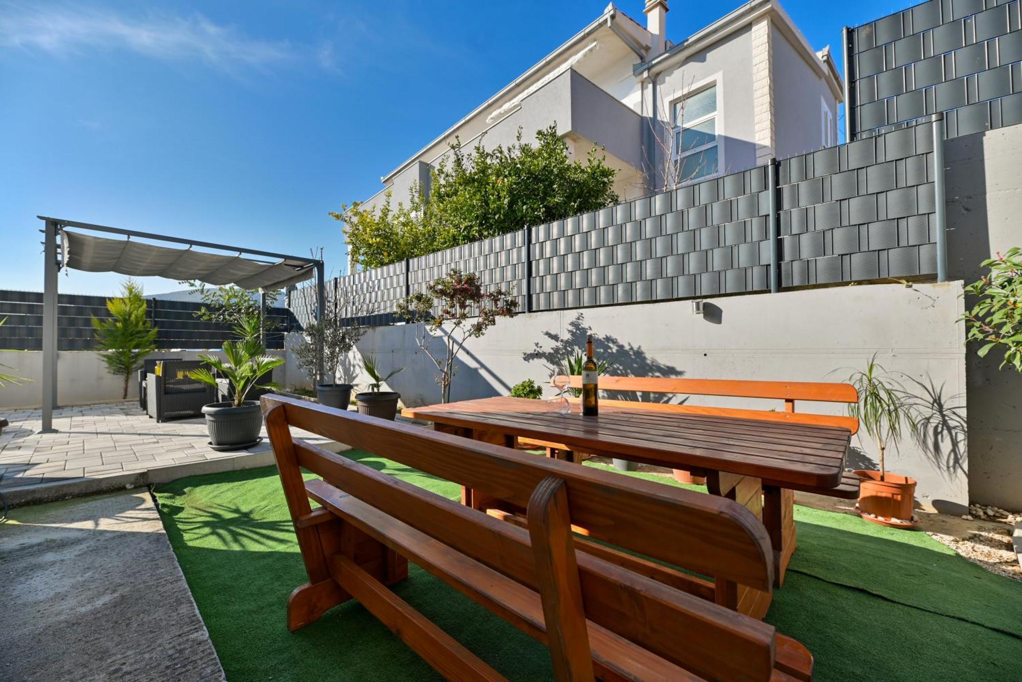 Luxury Apartment With Garden Jacuzzi And Wellness Trogir Dış mekan fotoğraf
