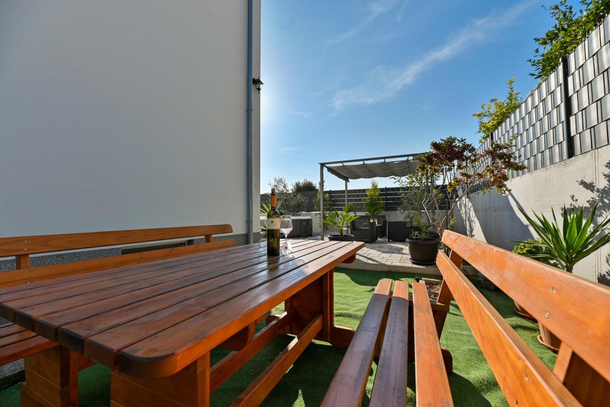Luxury Apartment With Garden Jacuzzi And Wellness Trogir Dış mekan fotoğraf