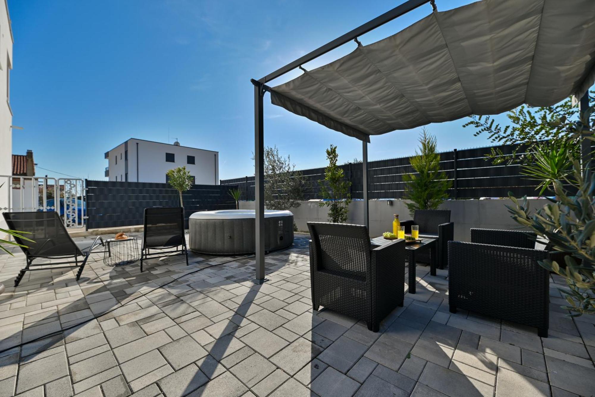 Luxury Apartment With Garden Jacuzzi And Wellness Trogir Dış mekan fotoğraf