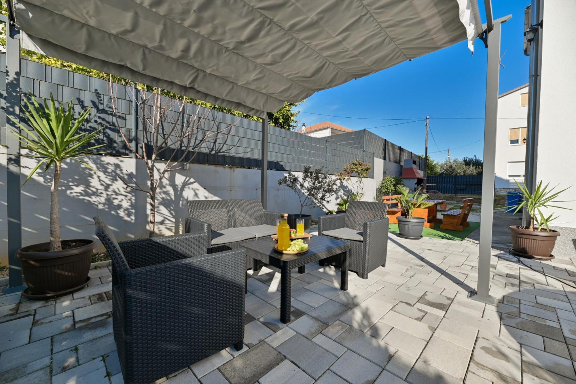 Luxury Apartment With Garden Jacuzzi And Wellness Trogir Dış mekan fotoğraf