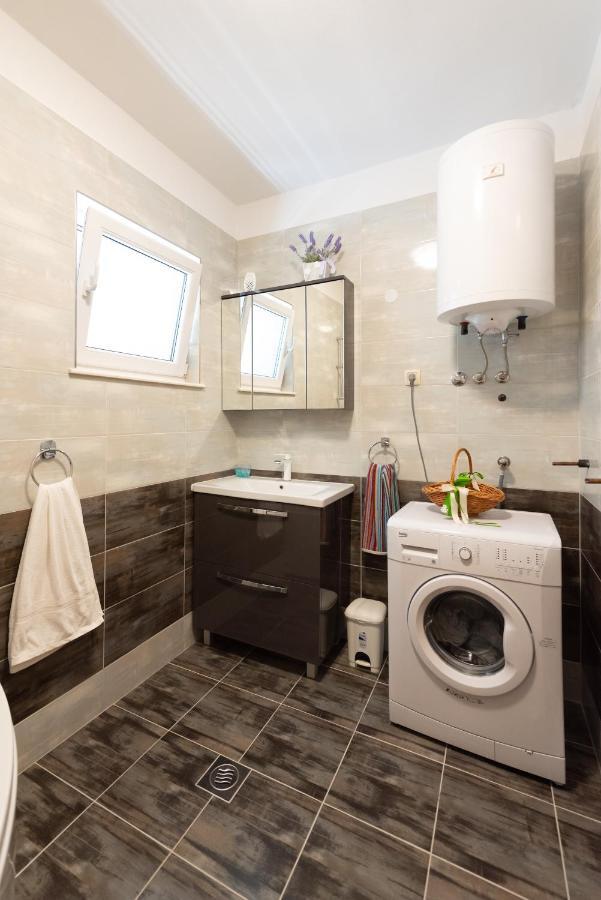 Luxury Apartment With Garden Jacuzzi And Wellness Trogir Dış mekan fotoğraf