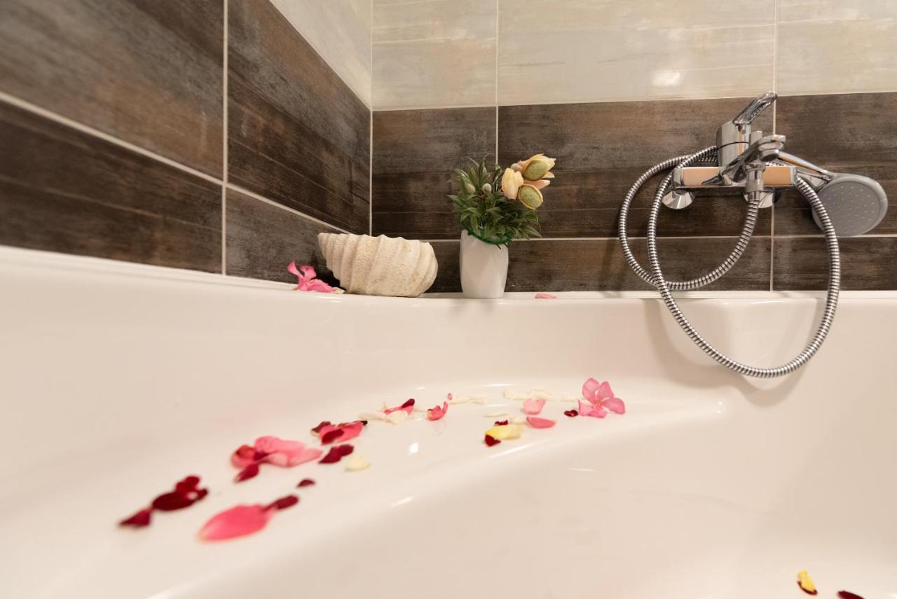 Luxury Apartment With Garden Jacuzzi And Wellness Trogir Dış mekan fotoğraf